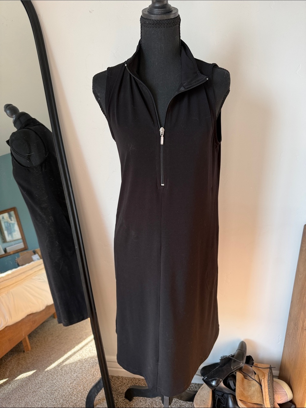 Worn Once Karen Kane Black Sleeveless knee length Dress with Zip Front